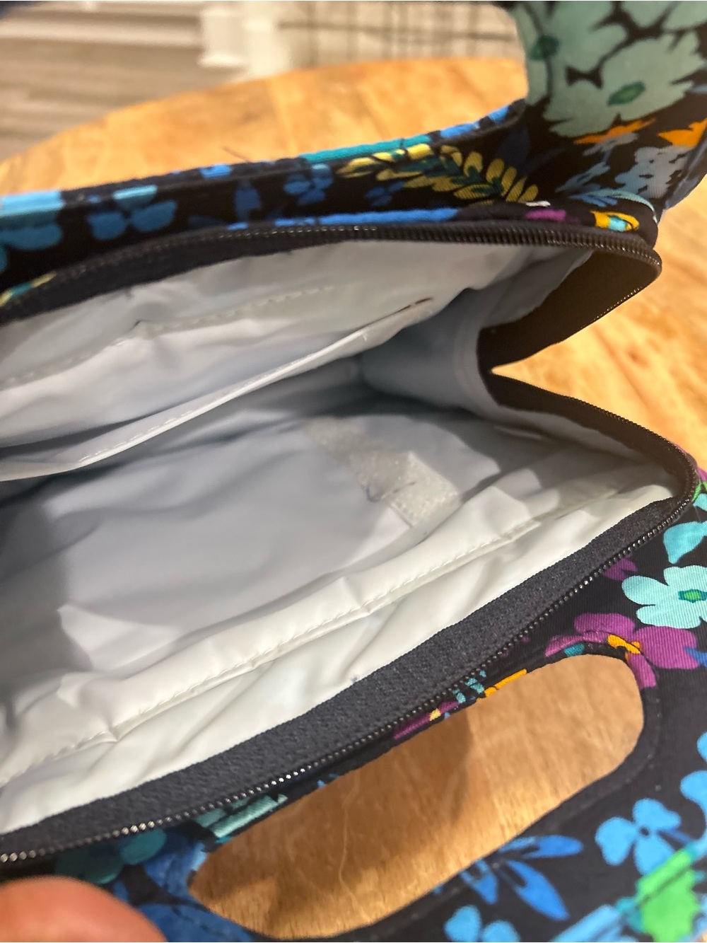Vera Bradley Quilted Lunch Tote in Midnight Blues Pattern NWT RARE FIND - Picture 3 of 8